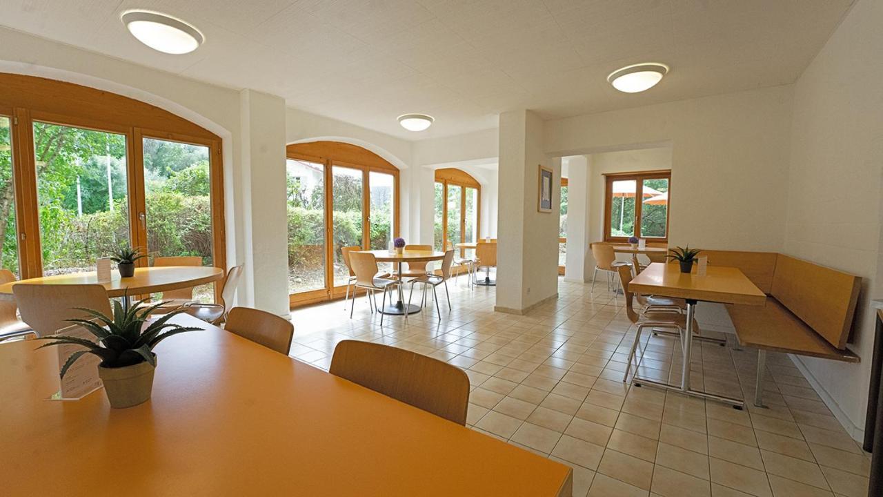 Delemont Youth Hostel Exterior foto